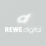 Eine Grafik zeigt das Logo des Unternehmens REWE digital.