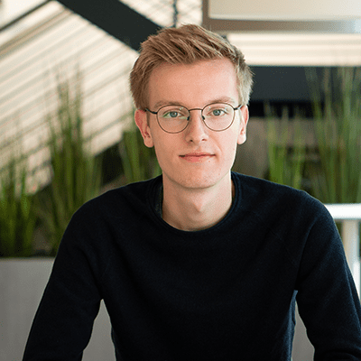 Ein Foto zeigt den d.vinci Mitarbeiter Nils aus dem Team Entwicklung.