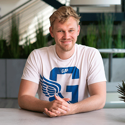 Ein Foto zeigt den d.vinci Kollegen Kevin aus dem Team Customer Care.