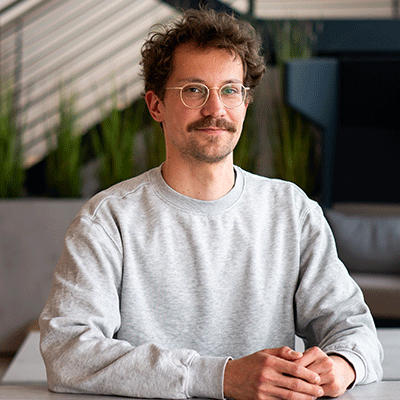 Ein Foto zeigt den d.vinci Mitarbeiter Nikolai aus dem Team Entwicklung.